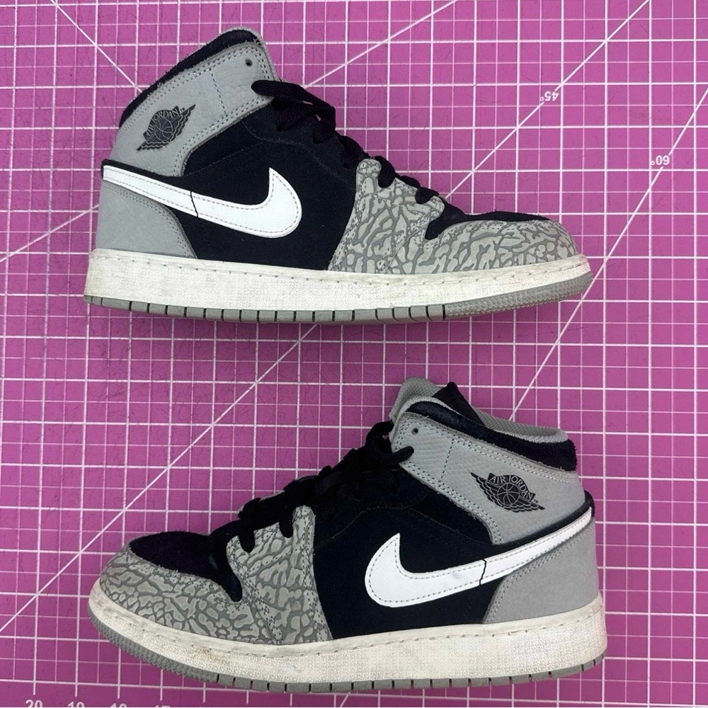 Air Jordan 1 Mid GS Elephant Toe Youth 6.5Y Grey Black Red